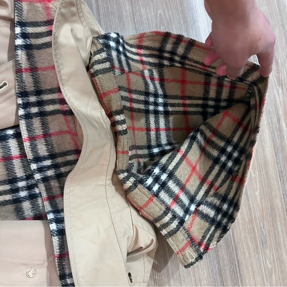 Vintage Trenchcoat size 11/12 lined. - Picture 8 of 10